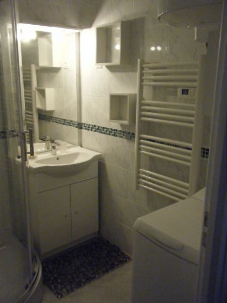 photo 9 Owner direct vacation rental Amlie-Les-Bains studio Languedoc-Roussillon Pyrnes-Orientales bathroom