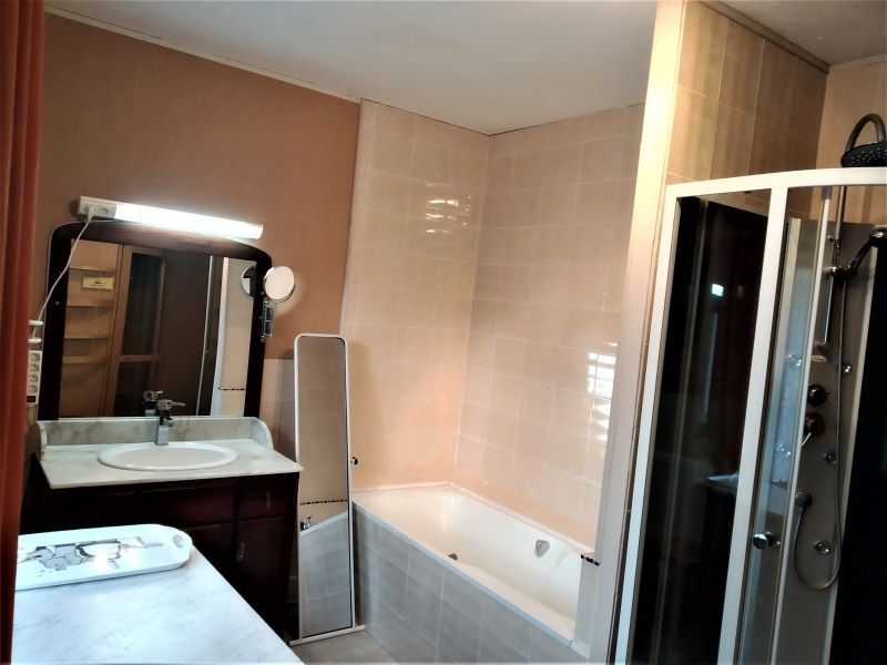 photo 15 Owner direct vacation rental Plougerneau maison Brittany  bathroom