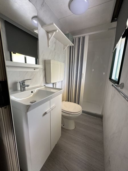 photo 4 Owner direct vacation rental Pisa mobilhome Tuscany  bathroom