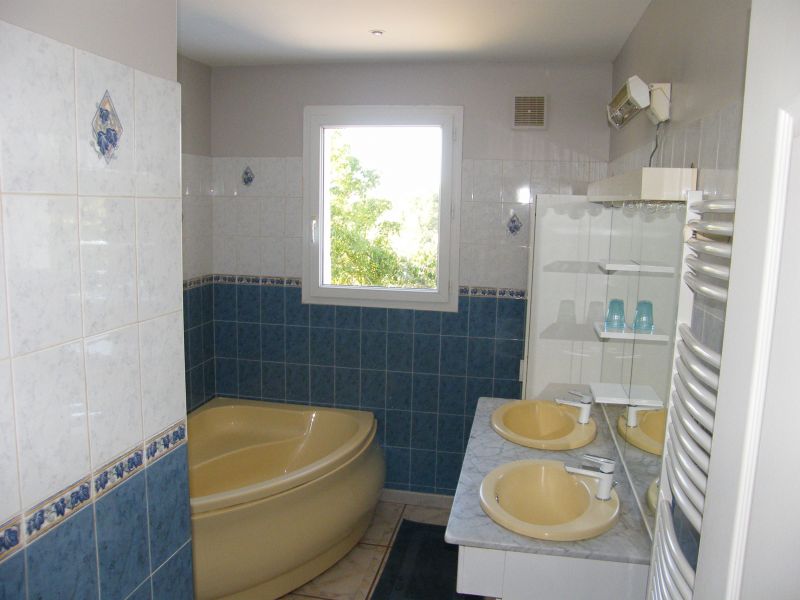 photo 10 Owner direct vacation rental Brive-la-Gaillarde gite Limousin Corrze bathroom