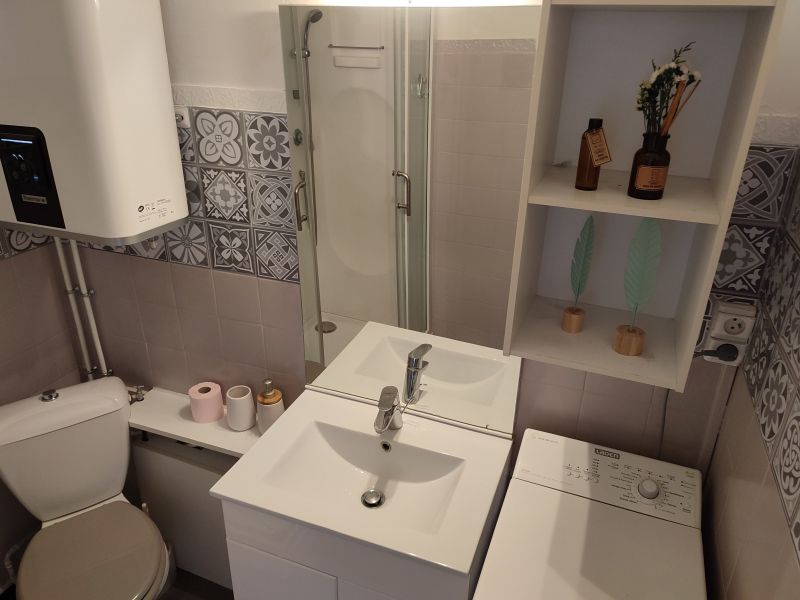 photo 11 Owner direct vacation rental Antibes studio Provence-Alpes-Cte d'Azur Alpes-Maritimes bathroom