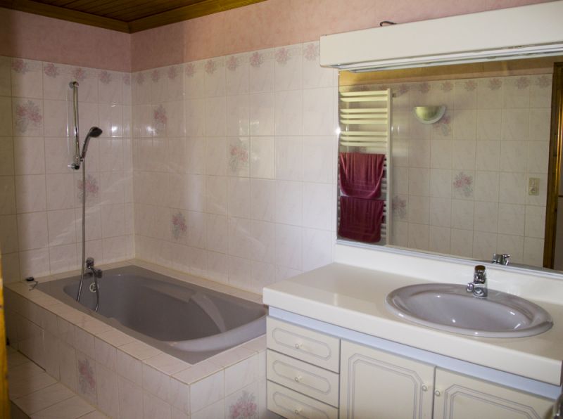 photo 13 Owner direct vacation rental Montier en Der gite Champagne-Ardenne Haute-Marne bathroom 2