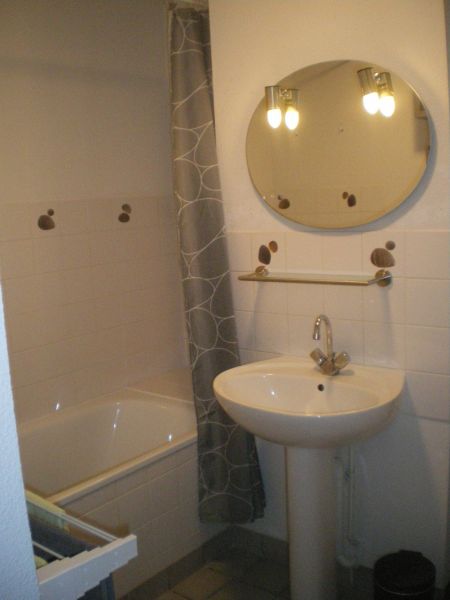 photo 6 Owner direct vacation rental Honfleur appartement Basse-Normandie Calvados bathroom