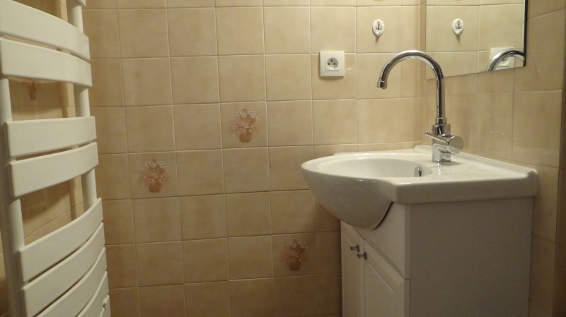 photo 8 Owner direct vacation rental Chamonix Mont-Blanc studio Rhone-Alps Haute-Savoie bathroom