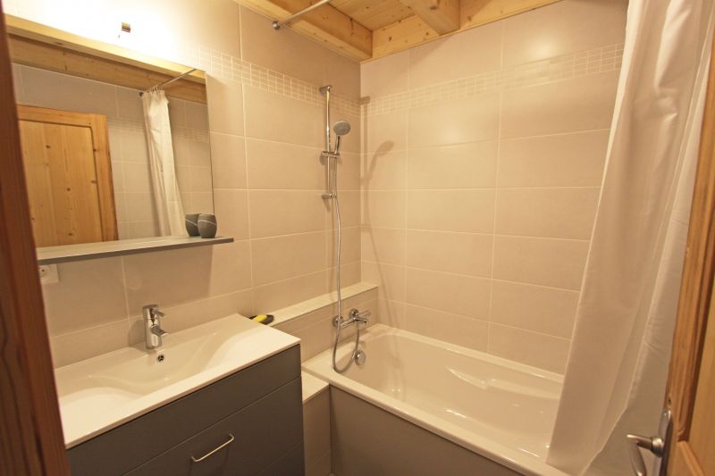 photo 9 Owner direct vacation rental Annecy gite Rhone-Alps Haute-Savoie bathroom