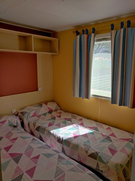 photo 6 Owner direct vacation rental La Cotinire mobilhome Poitou-Charentes Charente-Maritime bedroom 2