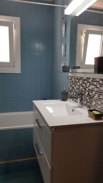 photo 8 Owner direct vacation rental L'Escala appartement Catalonia Girona (province of) bathroom