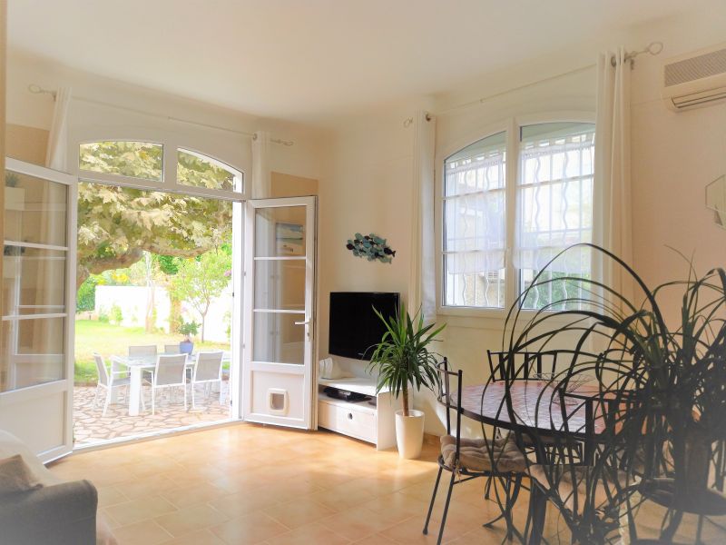 photo 5 Owner direct vacation rental Saint Cyr sur Mer villa Provence-Alpes-Cte d'Azur Var Sitting room