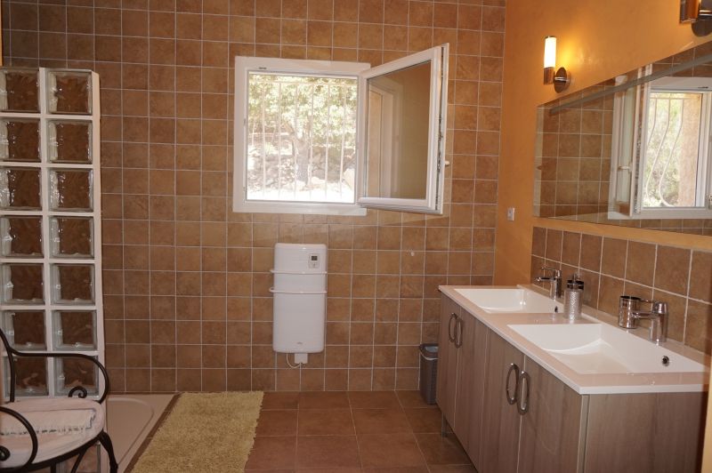 photo 16 Owner direct vacation rental Propriano villa Corsica Corse du Sud Washing facilities 1