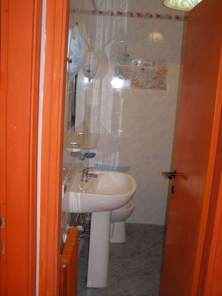 photo 8 Owner direct vacation rental San Vincenzo appartement Tuscany Livorno Province bathroom