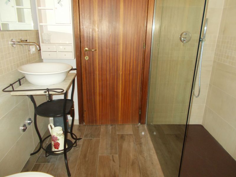 photo 10 Owner direct vacation rental Maccagno appartement Lombardy Varese Province bathroom